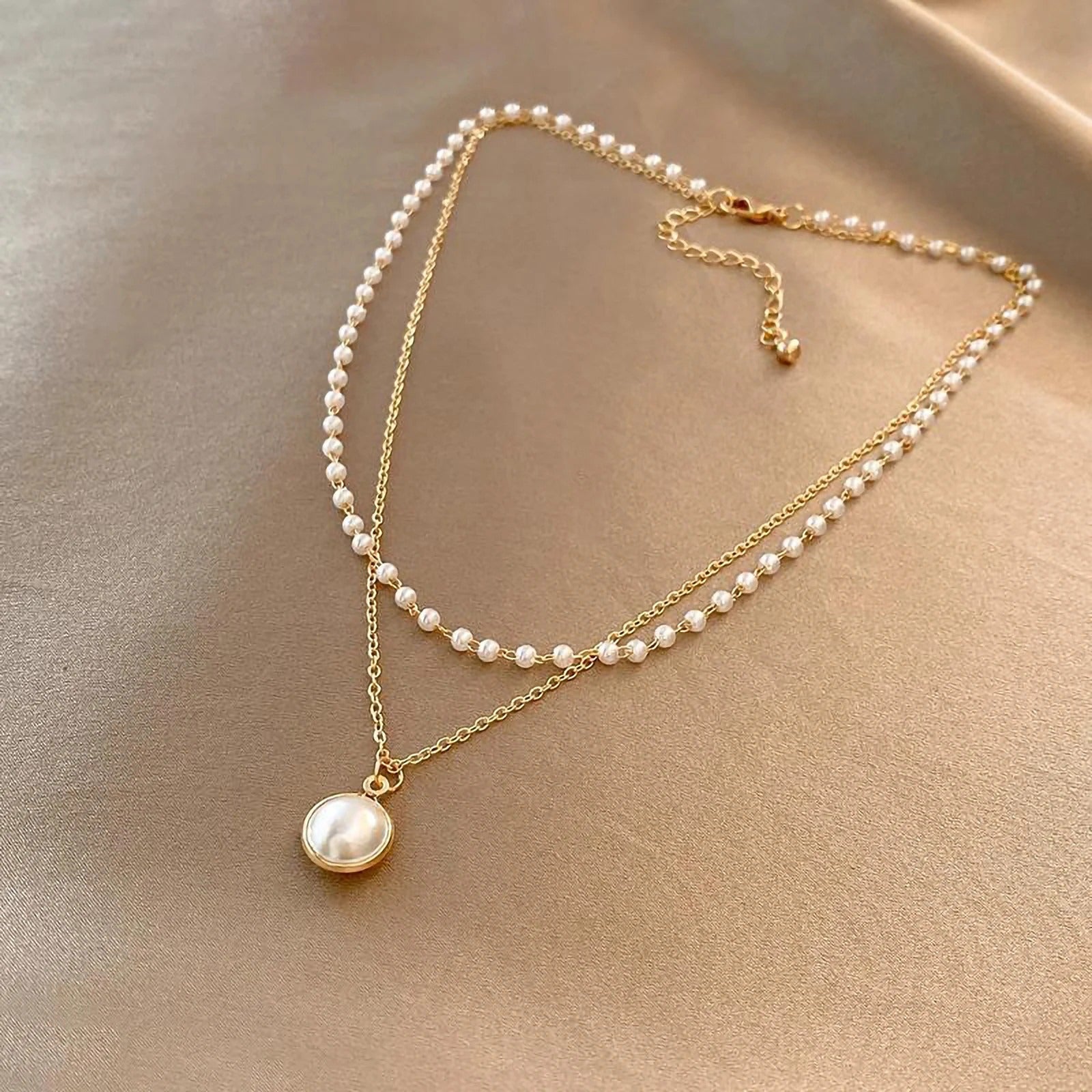 Elegant pearls necklace