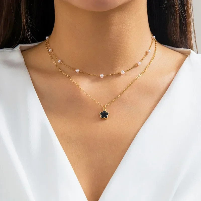 Elegant V-shaped geometric pendant necklace