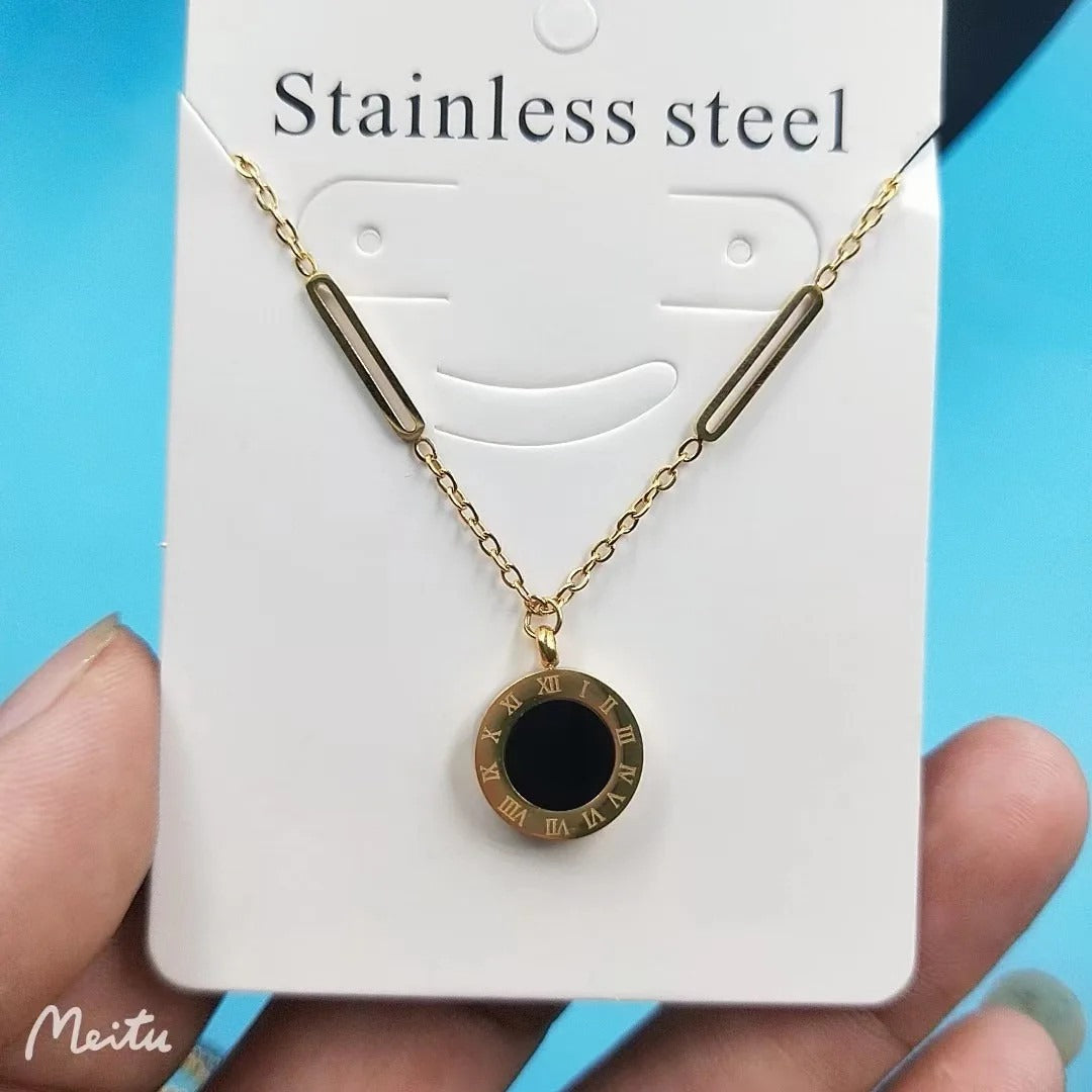 Time Necklace with Emerald in Gold