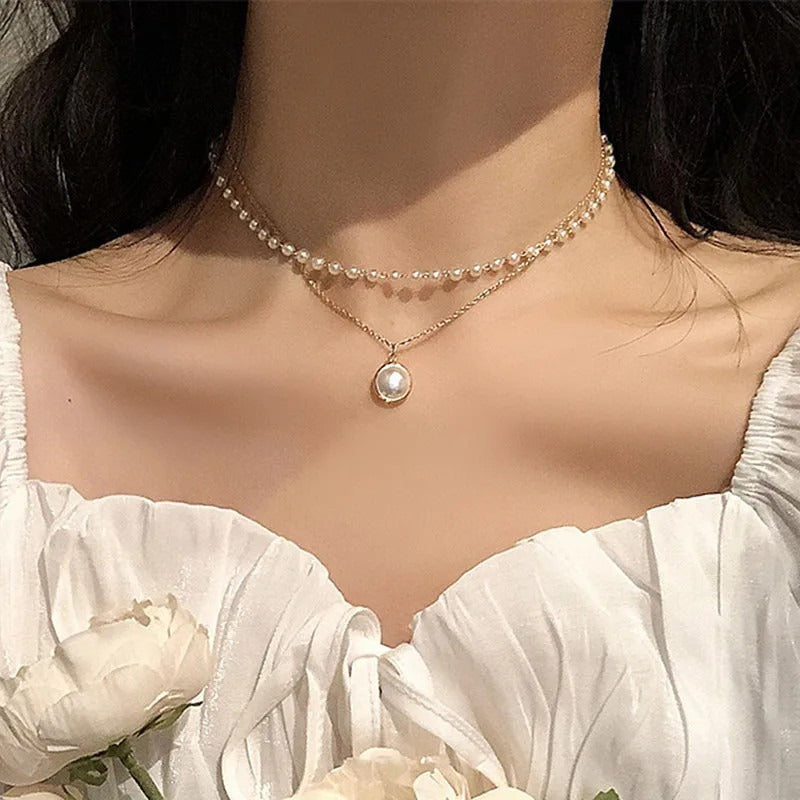 Elegant necklace made of shiny pearls