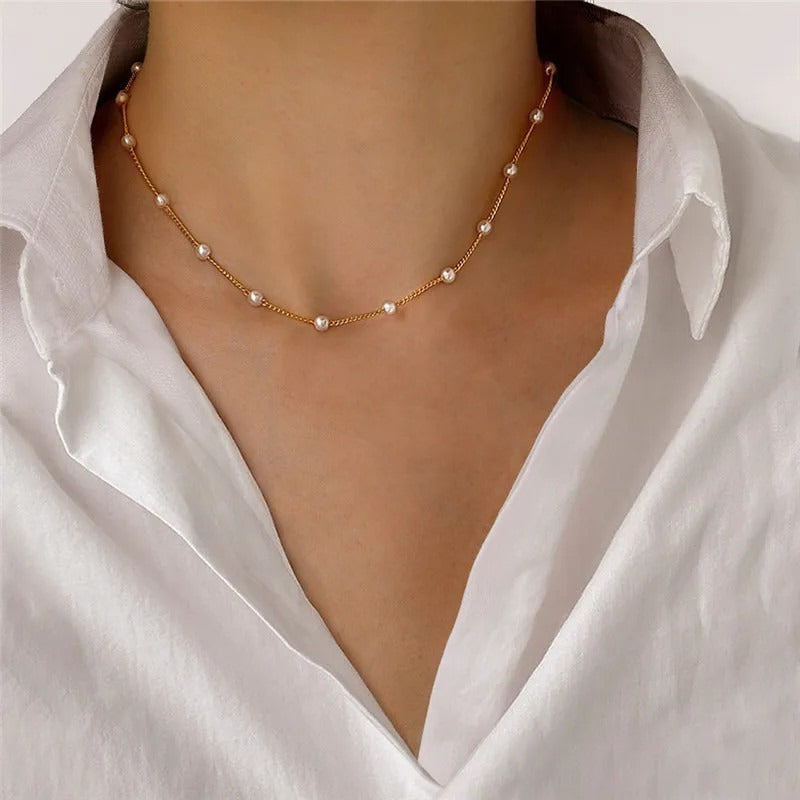 Elegant necklace made of shiny pearls