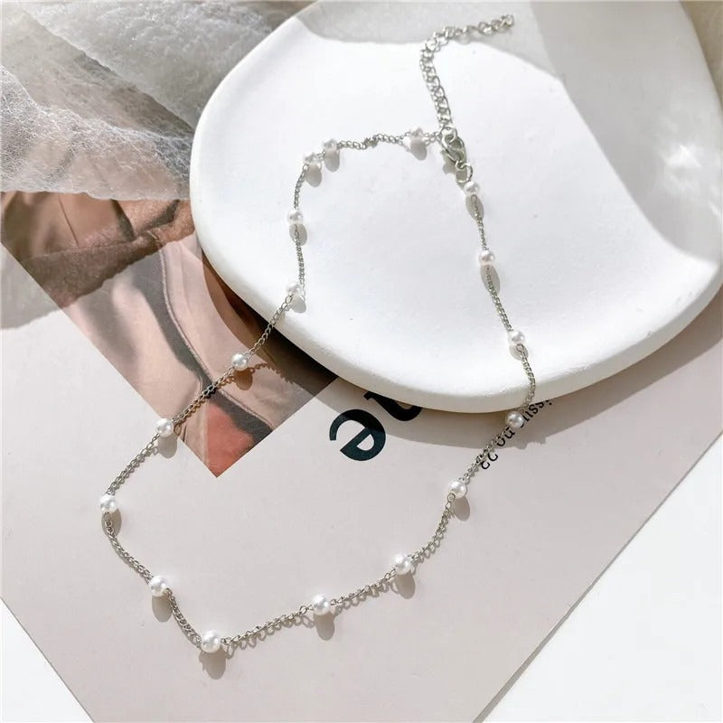 Elegant necklace made of shiny pearls