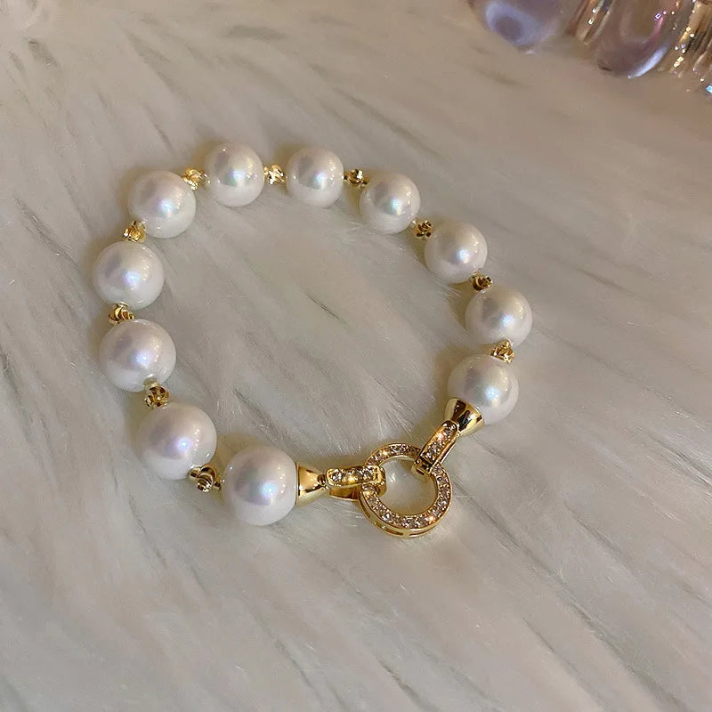 2025 New Arrival Retro Light Luxury Elegant Zircon Circle Pearl Bracelet