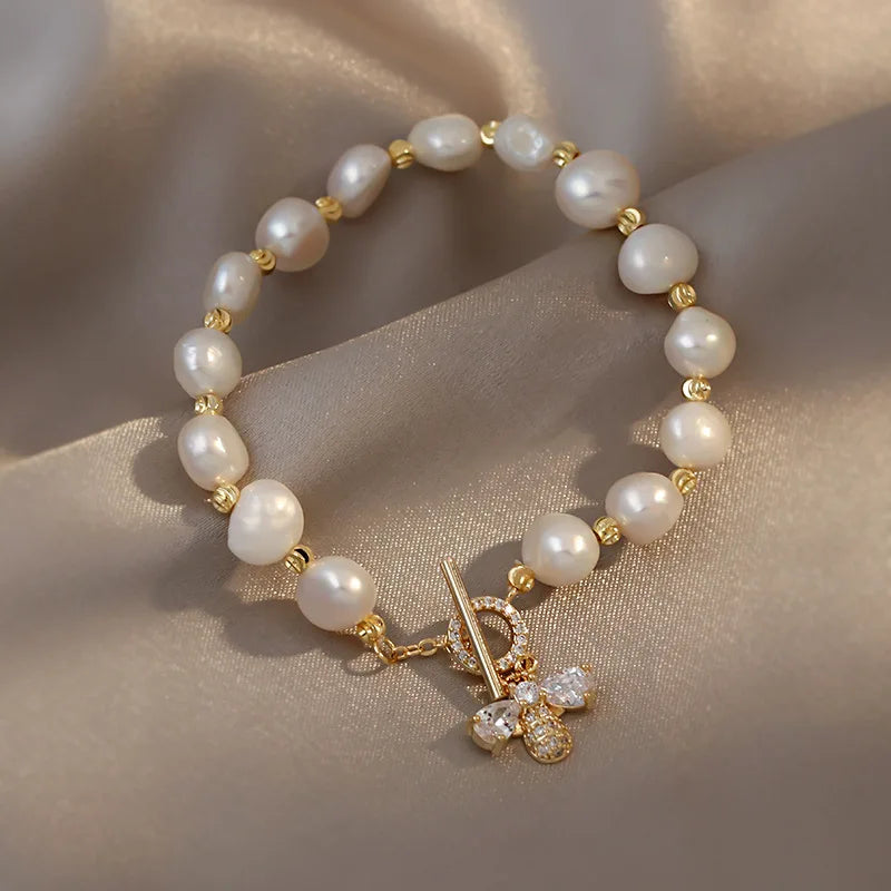 2025 New Arrival Retro Light Luxury Elegant Zircon Circle Pearl Bracelet