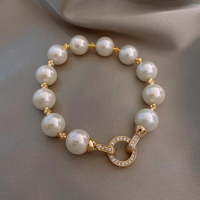 2025 New Arrival Retro Light Luxury Elegant Zircon Circle Pearl Bracelet