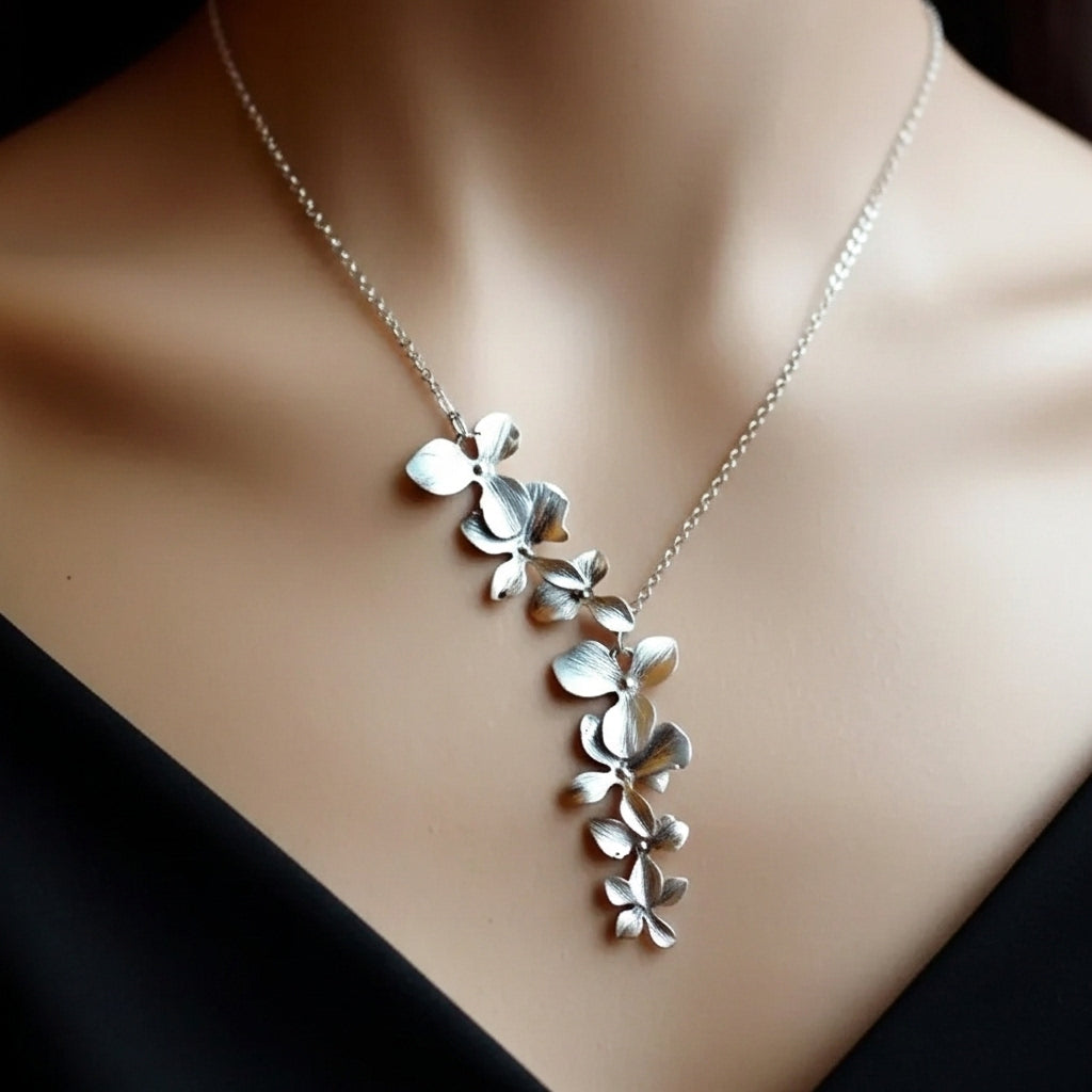 Vintage silver flower necklace
