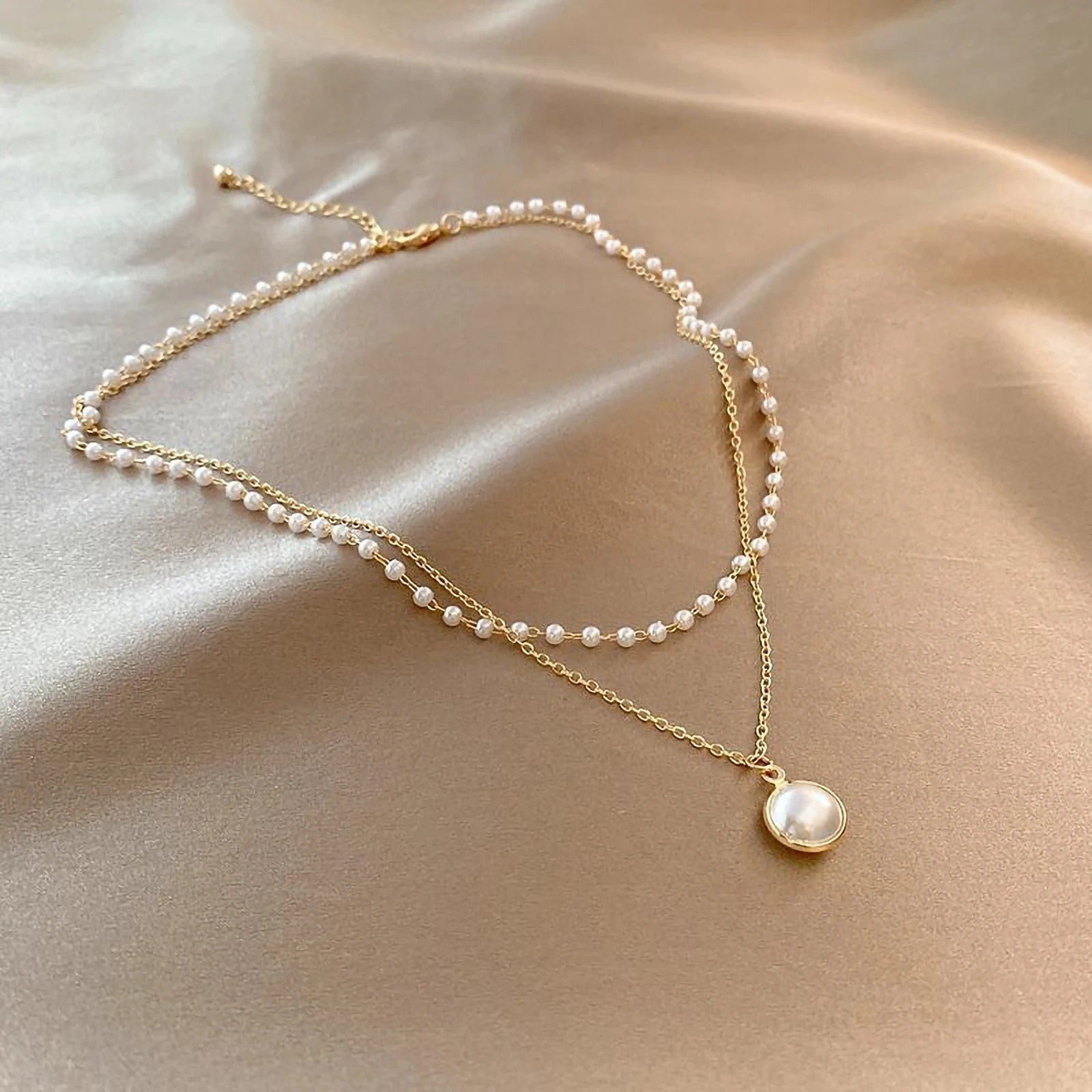 Elegant pearls necklace