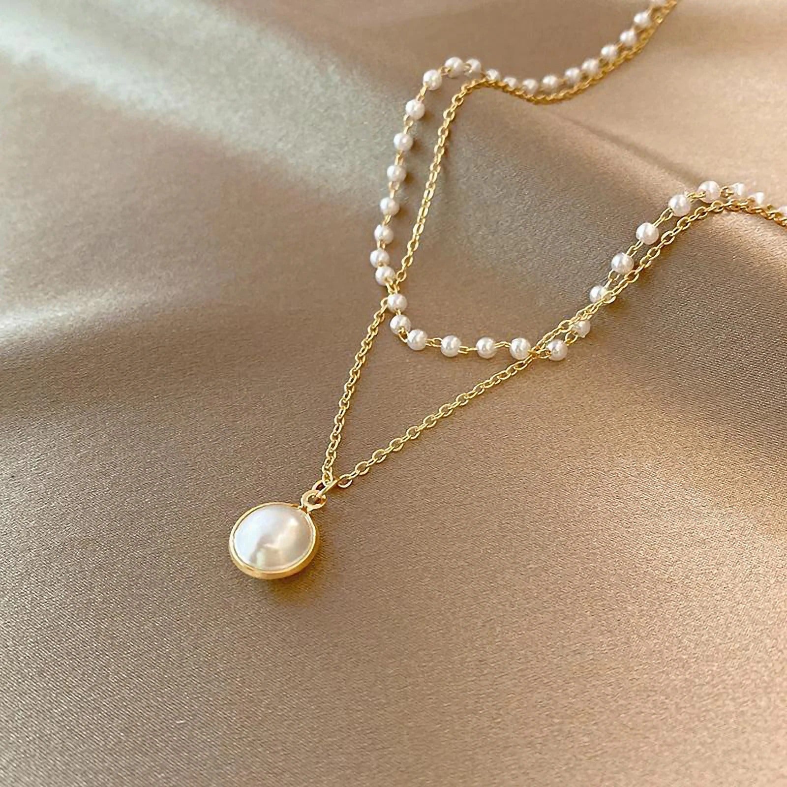 Elegant pearls necklace