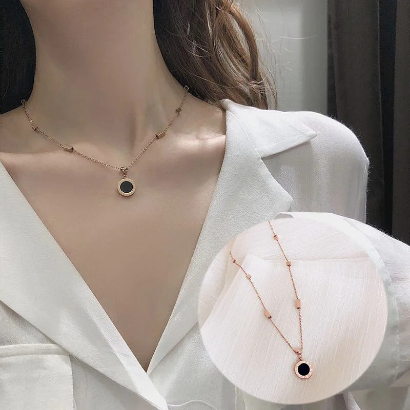 Time Necklace with Emerald in Gold