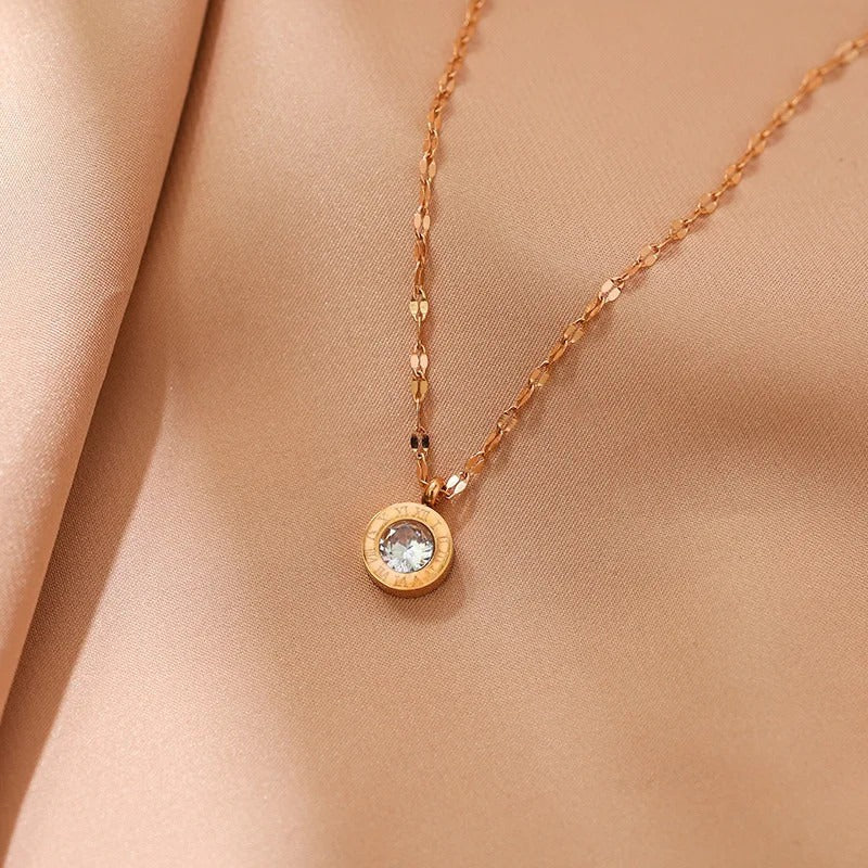 Time Necklace with Emerald in Gold