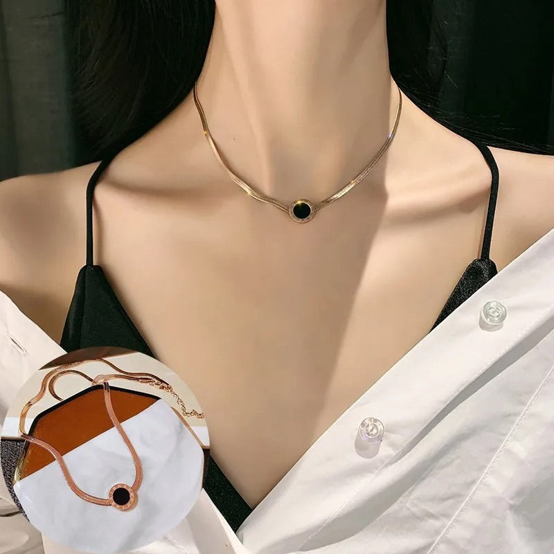 Time Necklace with Emerald in Gold