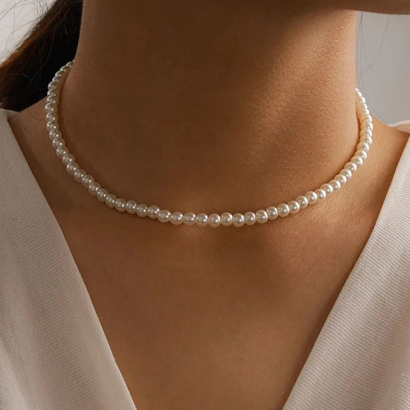 Elegant necklace made of shiny pearls