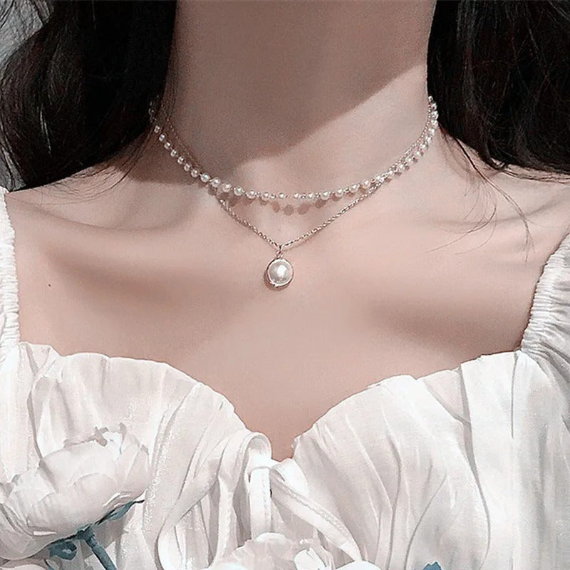Elegant necklace made of shiny pearls
