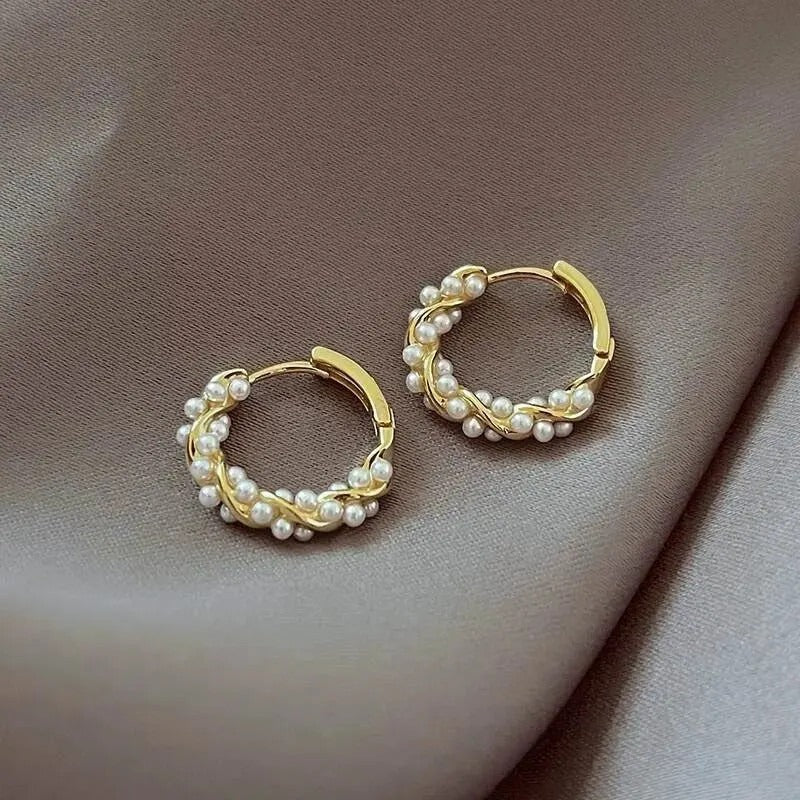 Elegant round pearl earrings with inlays