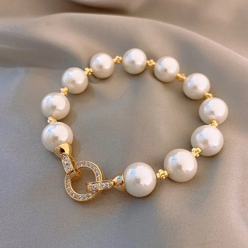 2025 New Arrival Retro Light Luxury Elegant Zircon Circle Pearl Bracelet