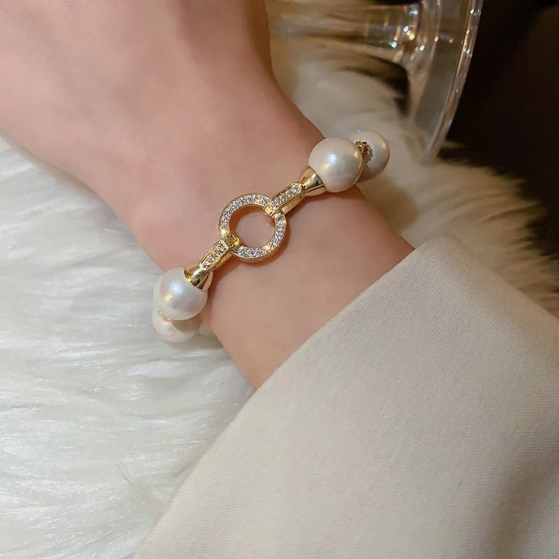 2025 New Arrival Retro Light Luxury Elegant Zircon Circle Pearl Bracelet