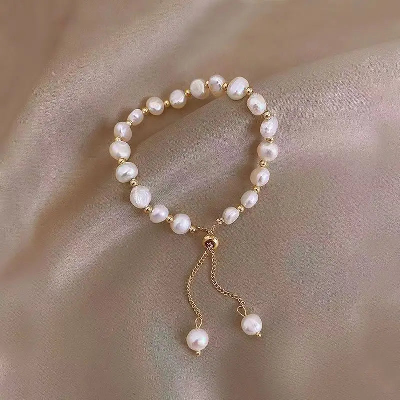 2025 New Arrival Retro Light Luxury Elegant Zircon Circle Pearl Bracelet