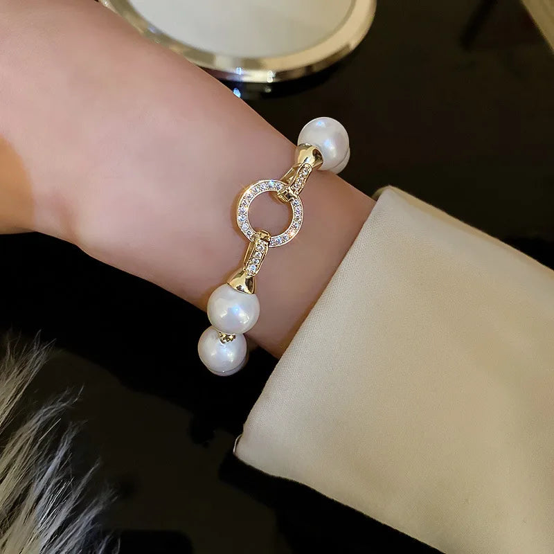 2025 New Arrival Retro Light Luxury Elegant Zircon Circle Pearl Bracelet