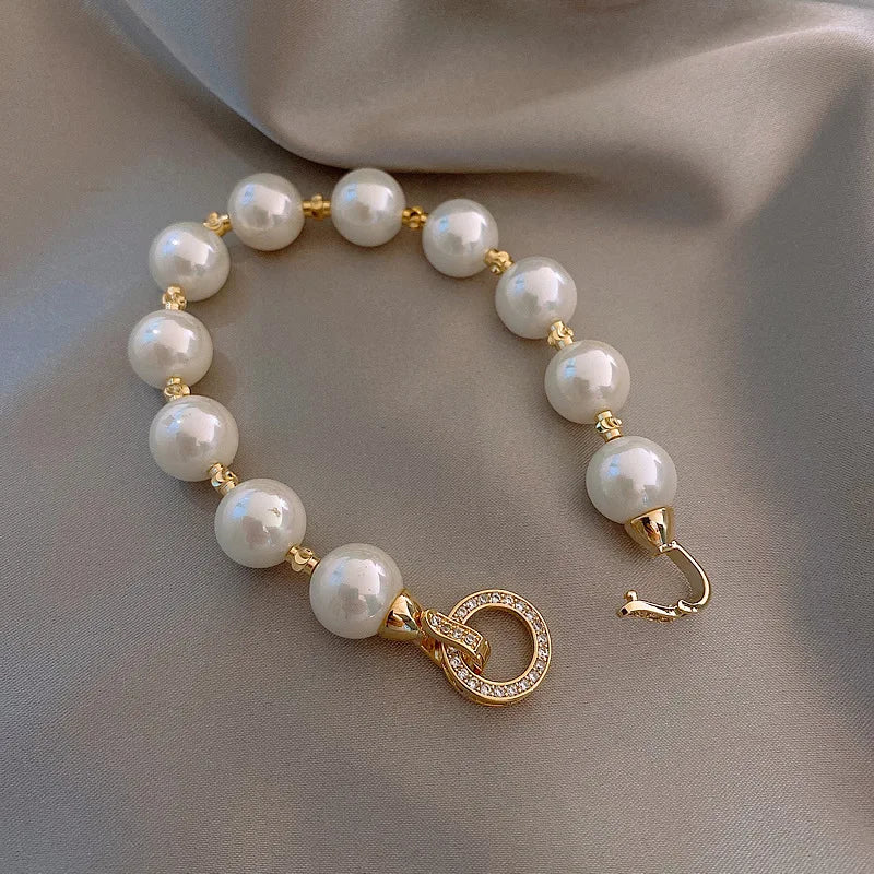 2025 New Arrival Retro Light Luxury Elegant Zircon Circle Pearl Bracelet
